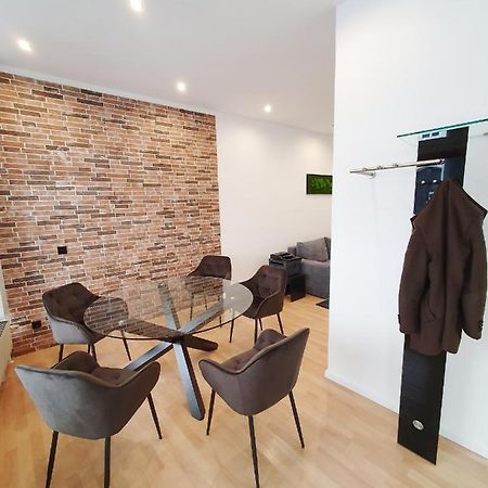 Modernes, Stilvolles Eingerichtetes Loft Apartment Wina Bagian luar foto