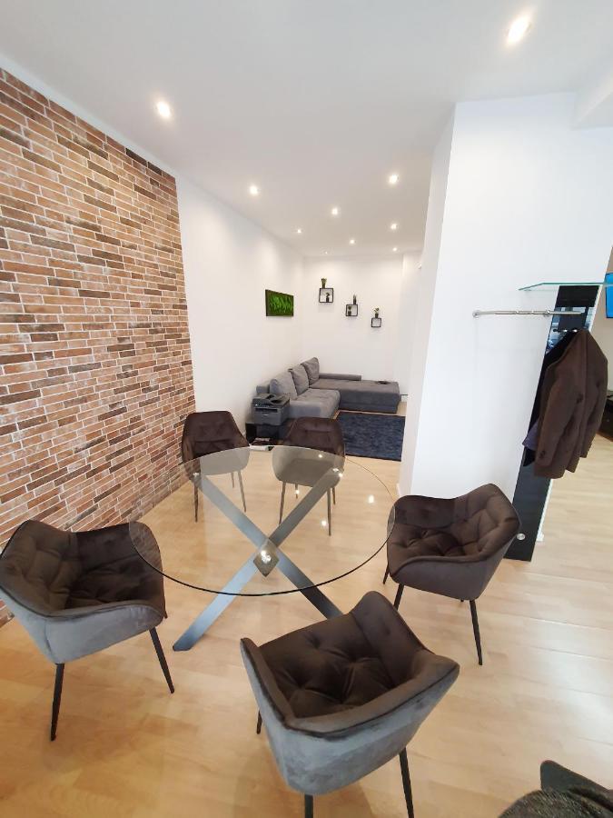 Modernes, Stilvolles Eingerichtetes Loft Apartment Wina Bagian luar foto