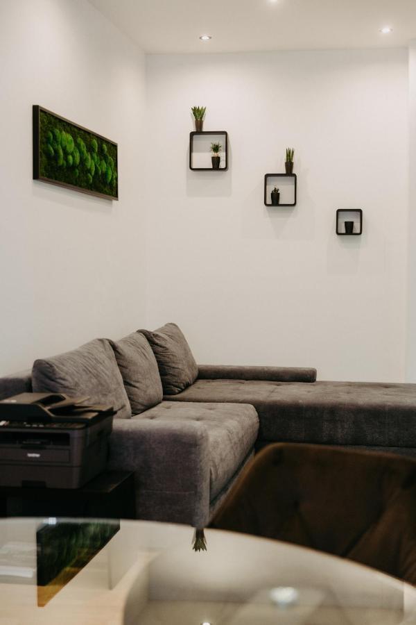 Modernes, Stilvolles Eingerichtetes Loft Apartment Wina Bagian luar foto