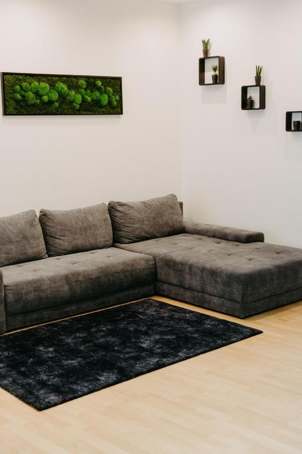 Modernes, Stilvolles Eingerichtetes Loft Apartment Wina Bagian luar foto