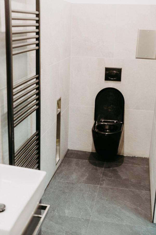 Modernes, Stilvolles Eingerichtetes Loft Apartment Wina Bagian luar foto